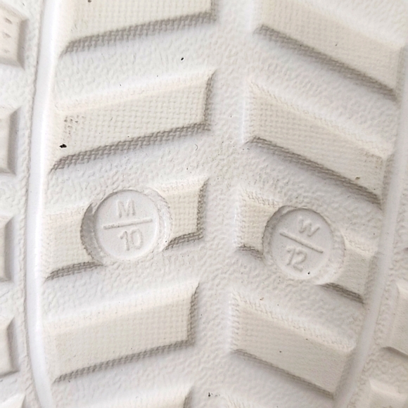 DISNEY x  CROCS - Pixar Unicorn Fluffy Festival - Fleece Size M10 W12 - Picture 9 of 13